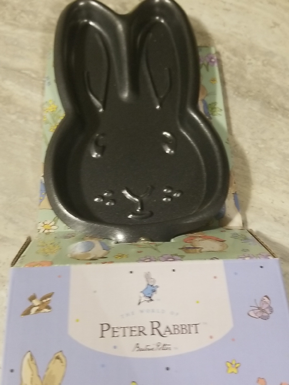 Peter Rabbit  Bunny Pan Cake Pan Gift Set